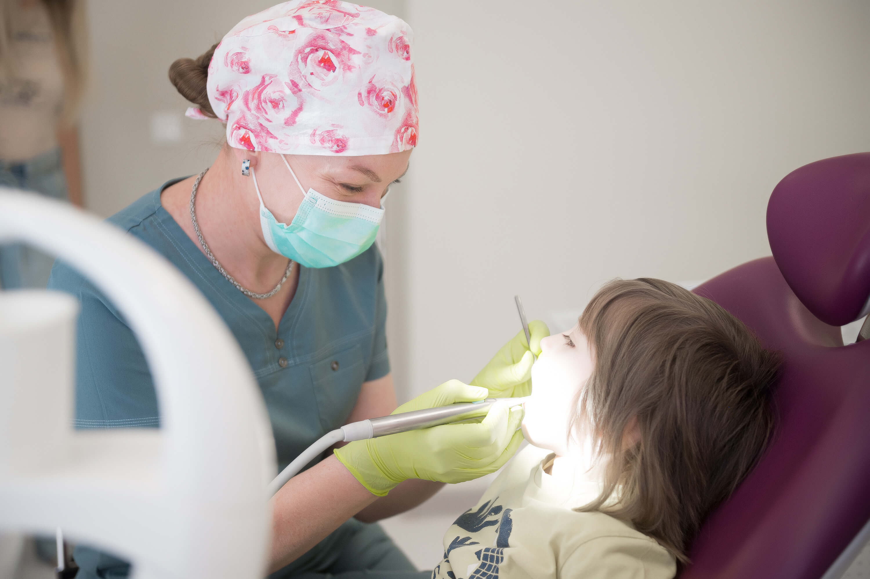 Семейный стоматолог: как здоровье зубов родителей влияет на детей